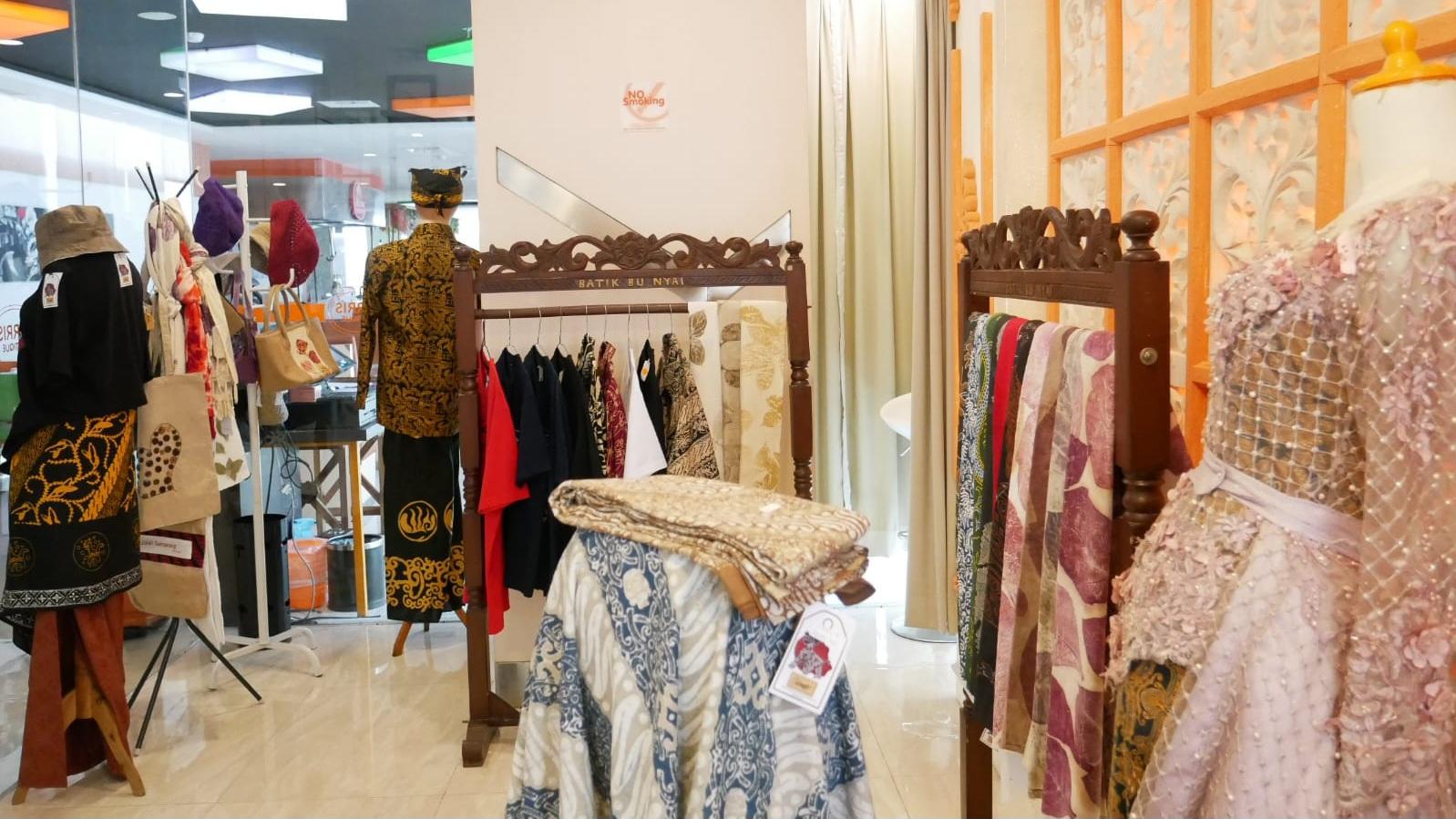 Harris Hotel Sentraland menggandeng UMKM Semarang sebagai salah satu langkah mendukung  produk fesyen lokal.