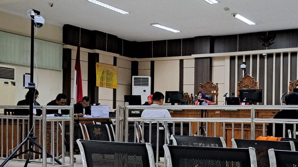 Penuntut umum KPK (sisi kiri) sedang membacakan tuntutan terdakwa korupsi DJKA. (baihaqi/jatengtoday.com)