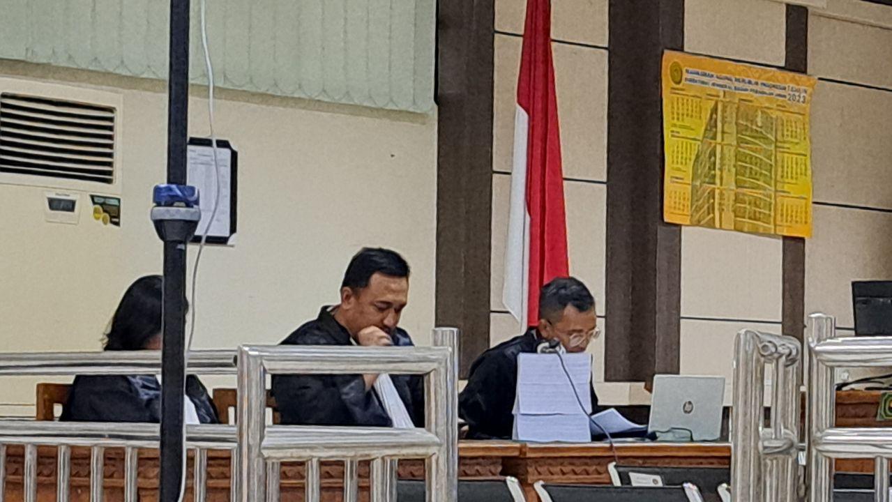 Penuntut umum KPK membacakan tuntutan terdakwa korupsi proyek DJKA. Ia menyebut keterlibatan Muhammad Suryo. (baihaqi/jatengtoday.com)