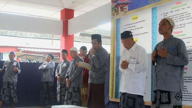 Napi mengikuti kegiatan pembinaan di Pesantren At-Taubah di Lapas Semarang. (istimewa)