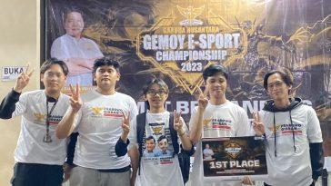 Atlet dari Kota Semarang pemenang Gemoy E-Sport Championship menerima hadiah secara simbolis. (istimewa)