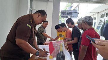 Kejari Kota Semarang menerima pelimpahan perkara penyelundupan anjing. (baihaqi/jatengtoday.com)