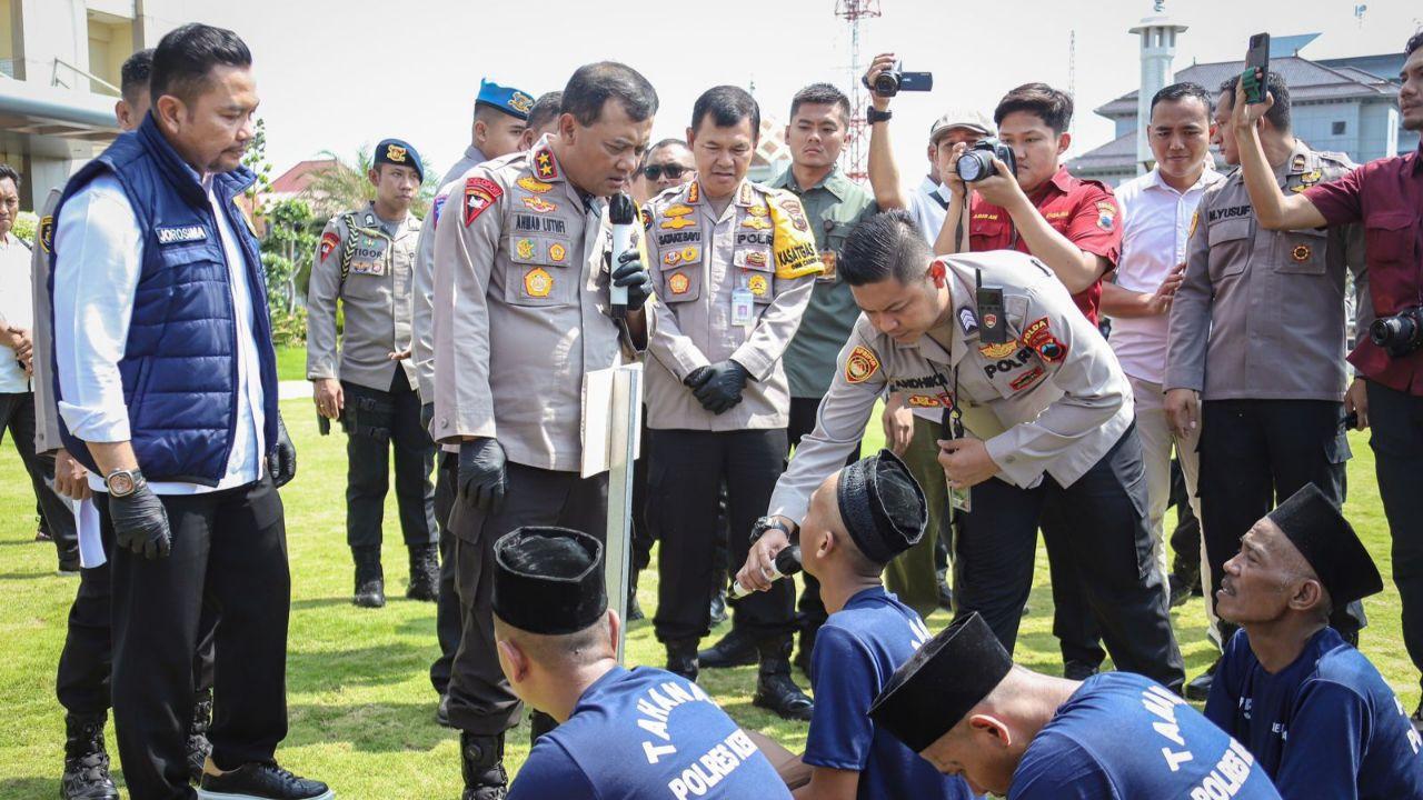 Kapolda Jateng Irjen Pol Ahmad Luthfi (memegang mik) saat mengungkap kasus hasil operasi Pekat Candi 2024. (istimewa)