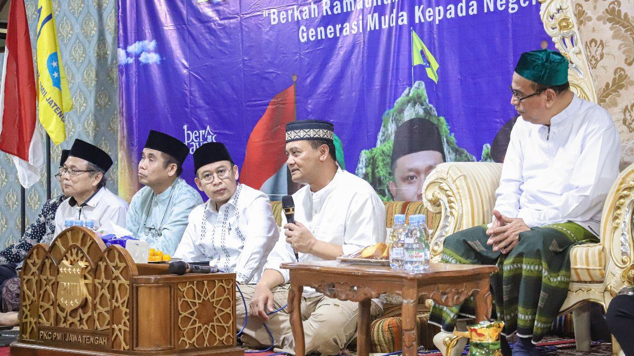 Kapolda Jateng Irjen Ahmad Luthfi sedang sambutan dalam safari Ramadan Pergerakan Mahasiswa Islam Indonesia (PMII) Cabang Jateng di kediaman Habib Umar Al-Mutohar. (istimewa)