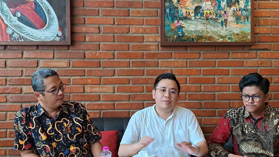 Tim penasihat hukum dr Setiawan memberi keterangan menyikapi putusan sengketa lahan Genuksari. (baihaqi/jatengtoday.com)