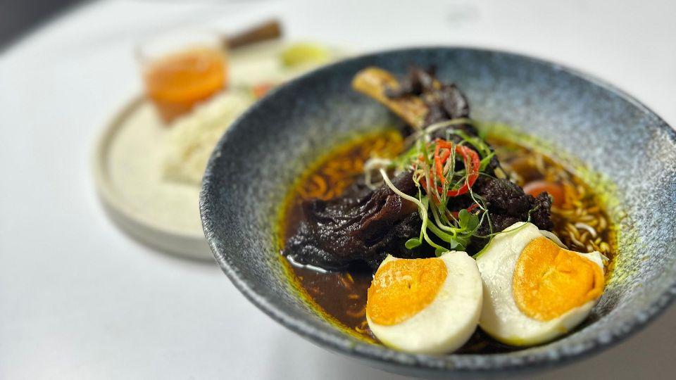 Sajian menu kuliner di Meet n ‘Eat Resto & Spacebar Rooms Inc Hotel Semarang. (istimewa)