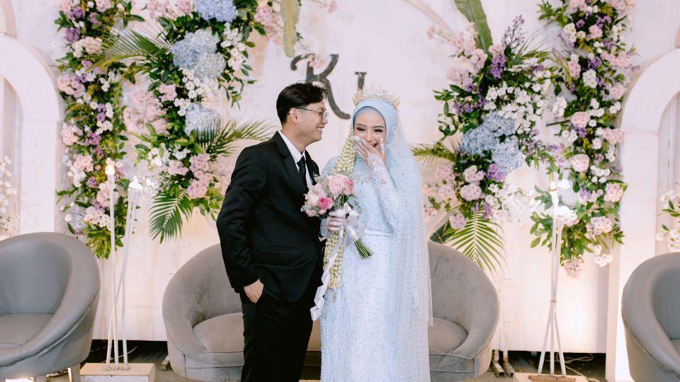 Sepasang kekasih sedang melangsungkan pesta pernikahan di Hotel NEO Candi Simpang Lima Semarang. (istimewa)