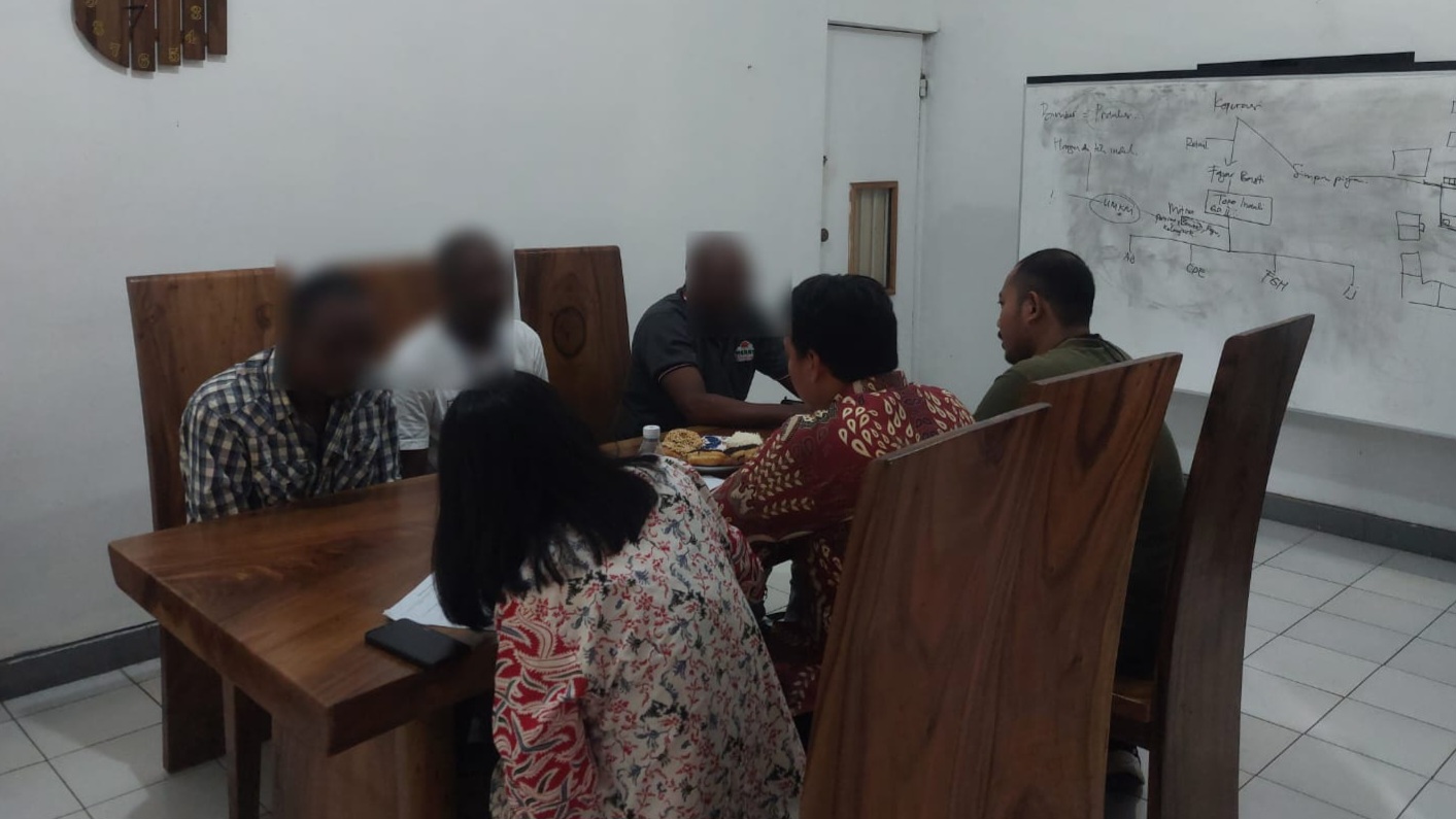 Ditjen AHU sedang melakukan wawancara dengan warga asing yang dipenjara di Lapas Semarang. (istimewa)