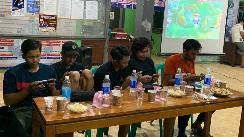 Tim RW 2 di Turnamen Mobile Legends Desa Sulang