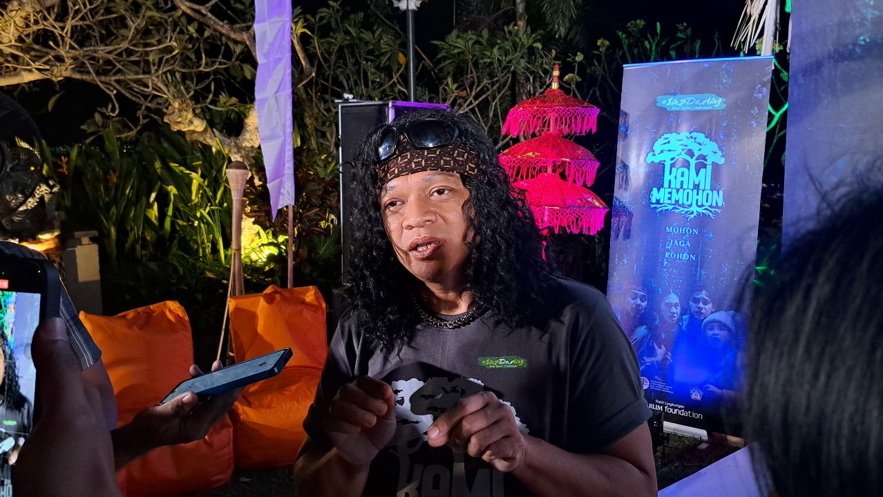 Eks vokalis Serieus, Dian Dipa Candra alias Candil bercerita usai peluncuran serial web berjudul “Kami Memohon". (baihaqi/jatengtoday.com)