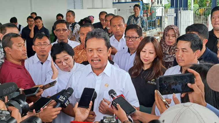 Menteri KKP, Sakti Wahyu Trenggono mengunjungi Unit Pengolahan Ikan (UPI) PT Tilapia Nusantara Jaya. (baihaqi/jatengtoday.com)