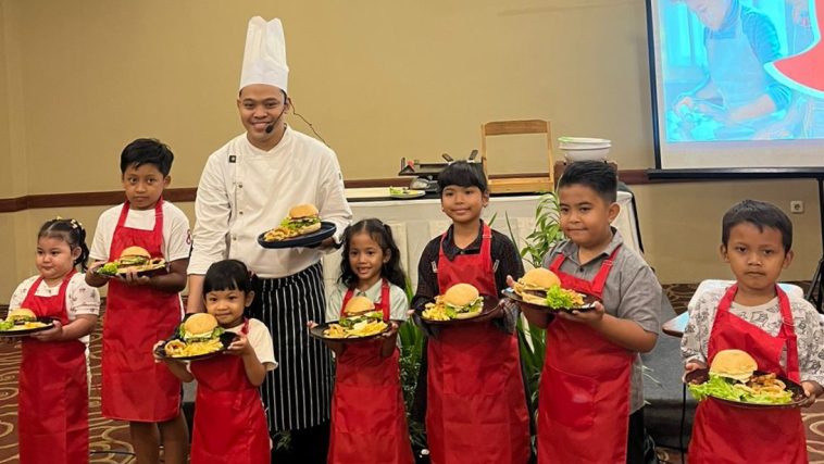Kegiatan Kids Cooking Class di Neo Candi Simpang Lima Semarang. (istimewa)