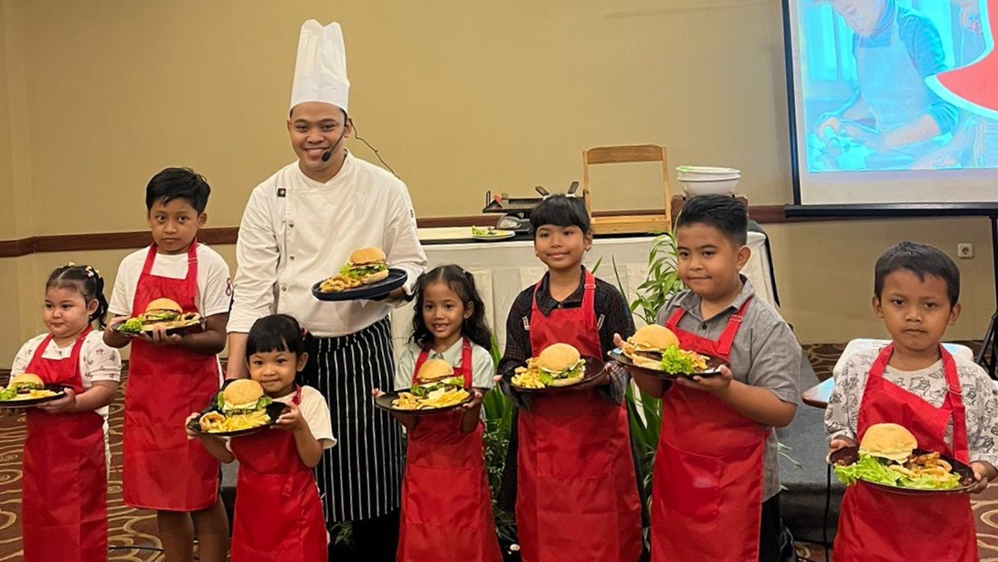 Kegiatan Kids Cooking Class di Neo Candi Simpang Lima Semarang. (istimewa)