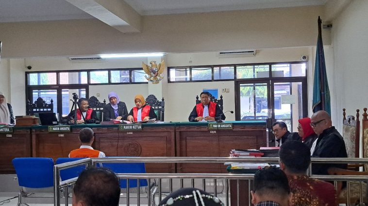 Majelis hakim PN Semarang menunda sidang pembuktian kasus pemalsuan surat karena saksi pelapor mangkir. (baihaqi/jatengtoday.com)
