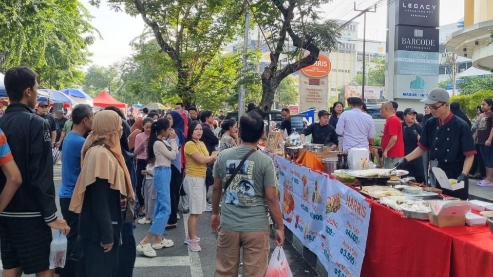 Suasana keramaian di Pasar Tumpah Harris Semarang, tepatnya di area car free day jalan Ki Mangunsarkoro Semarang. (istimewa)