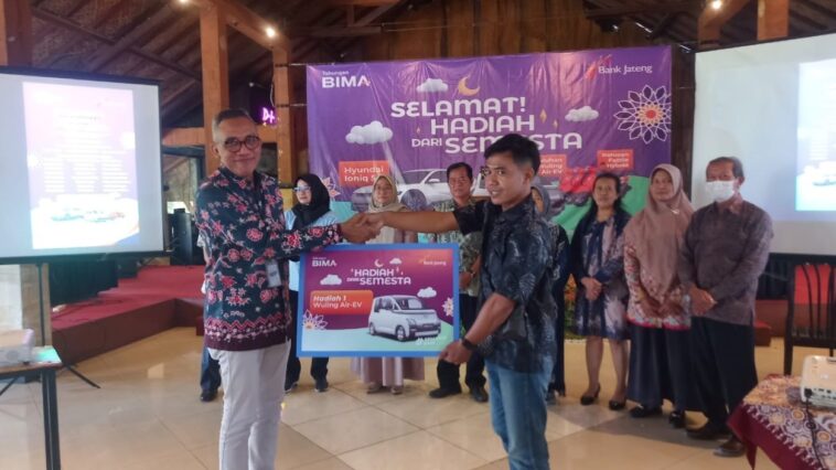 Penyerahan hadiah secara simbolis dilakukan di Merapi Resto Klaten, Rabu (16/4/2025). (Istimewa)