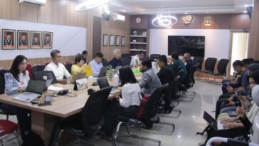 Akademisi sedang melakukan eksaminasi publik di Unika. *istimewa